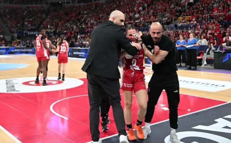 Carla Leite abandona el partido Landes-Casademont Zaragoza tras recibir un brutal codazo en la cara