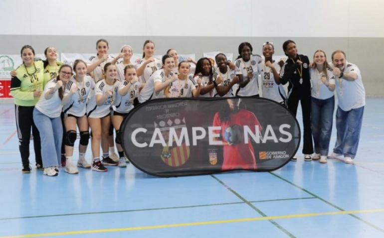 Balonmano Dominicos arrasa en finales del Campeonato Escolar de Aragón