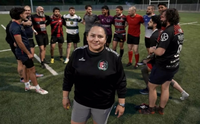 Alejandra Betancur, entrenadora de rugby masculino: 