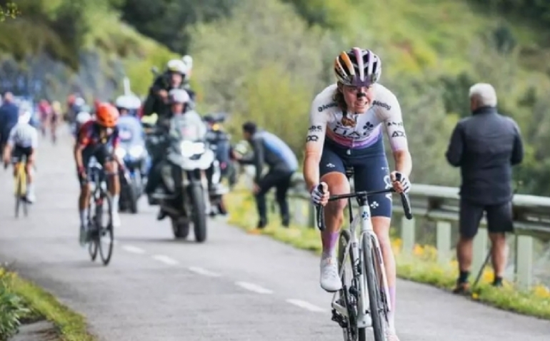 Paula Blasi ya revoluciona el ciclismo femenino: cuatro equipos quieren pagar su cláusula de 100.000 euros