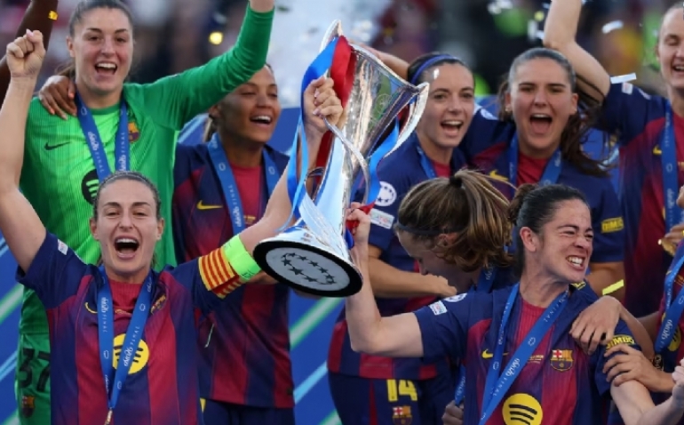 Pajor, Salma y Cata Coll dan la corona europea al Barcelona