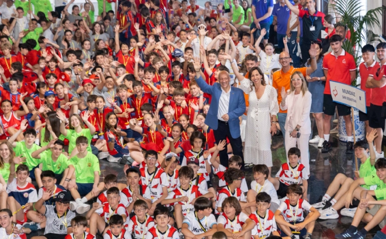 La alcaldesa Natalia Chueca recibe a los participantes de la 41ª Olimpiada Corazonista La alcaldesa Natalia Chueca recibe a los participantes de la 41ª Olimpiada Corazonista