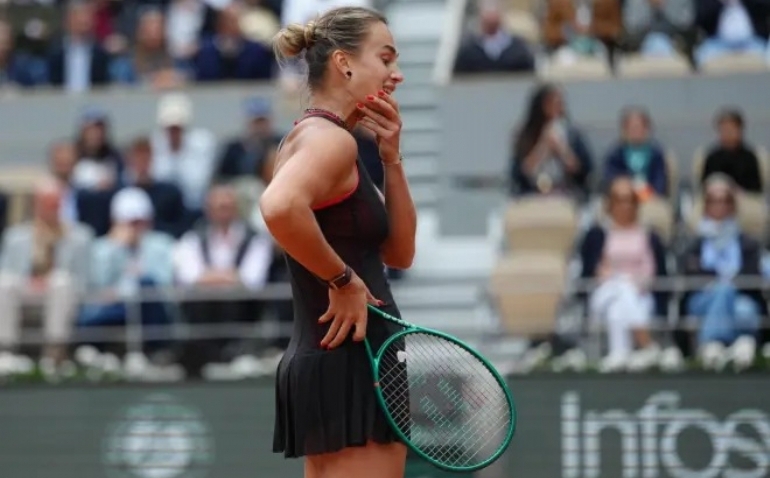 Sabalenka se derrumba con todo ante Shnaider y Roland Garros es un solar
