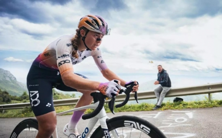 Paula Blasi gana el Tour de los Pirineos