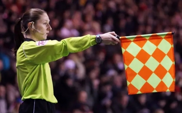 Se retira Massey‑Ellis, una de las pioneras en el arbitraje en Inglaterra