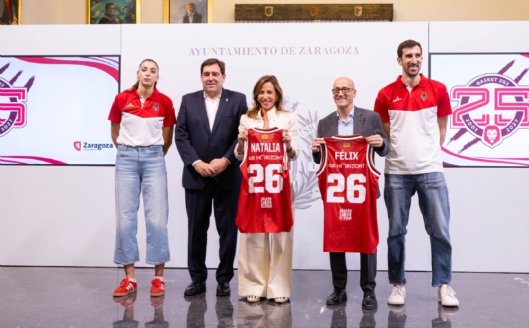 La alcaldesa Natalia Chueca recibe al Casademont Zaragoza y destaca su papel como embajador de la ciudad en España y Europa
