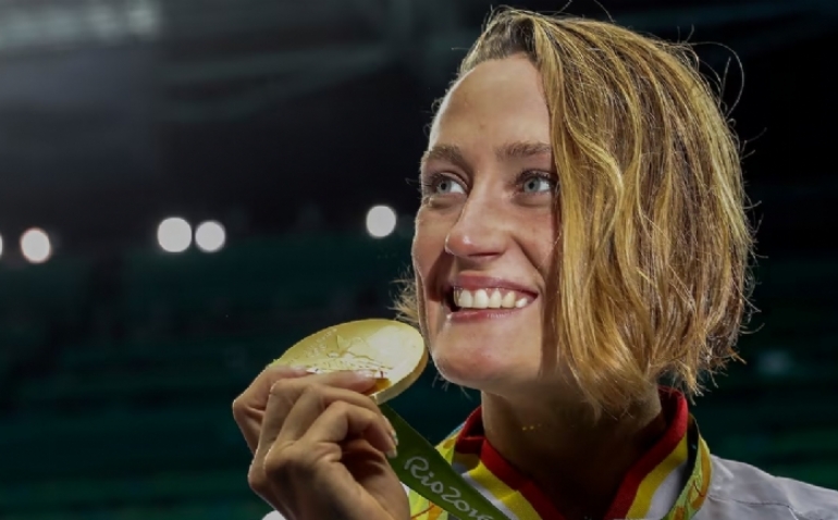 Mireia entra en el Salón de la Fama de Phelps, Fraser y Weissmuller