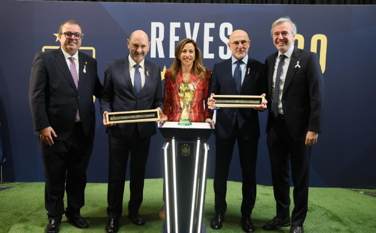 La Copa del Mundo conquista Zaragoza con Luis de la Fuente como invitado de excepción