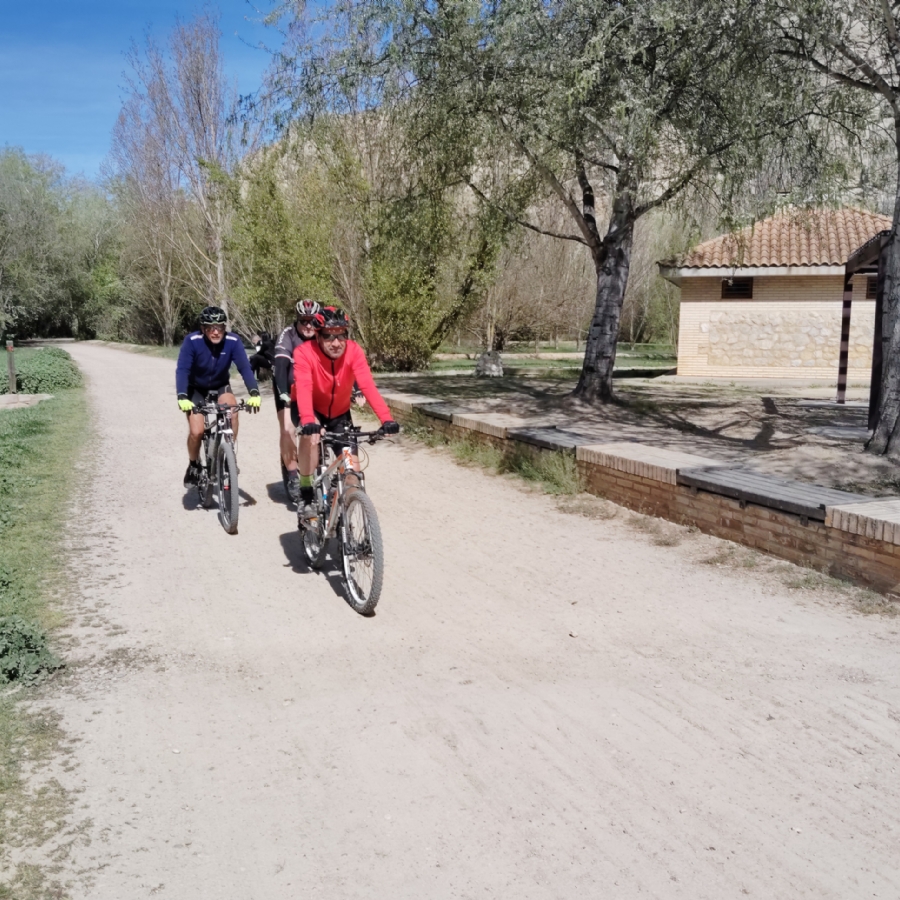 El Galacho de Juslibol incorpora nuevos servicios para los visitantes que se acercan en bici a este espacio natural