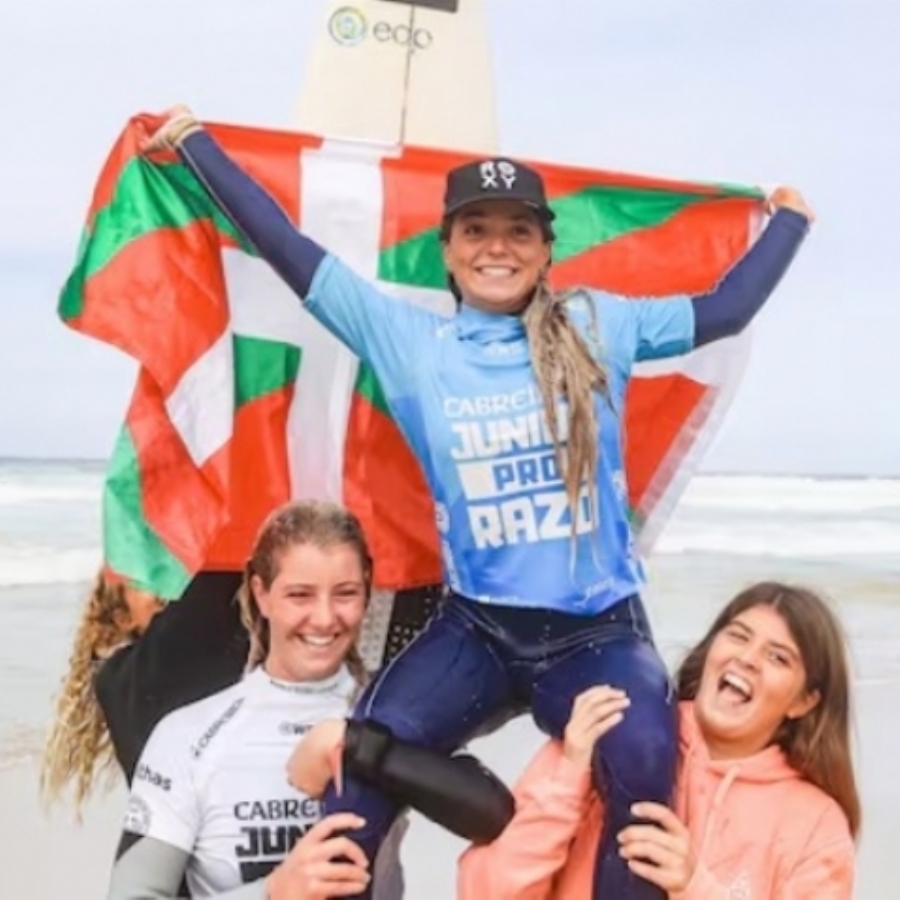 Annette Gonzalez-Etxabarri revalida el título europeo junior de surf