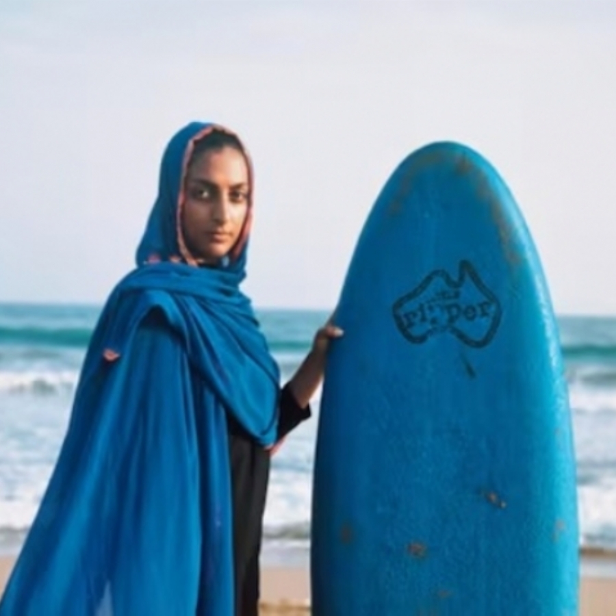 Shahla Yasini, la primera mujer surfista de Irán