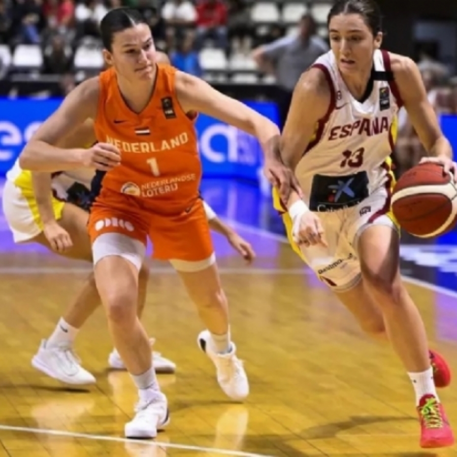 Triunfo de España en el debut de Helena Pueyo (66-59)