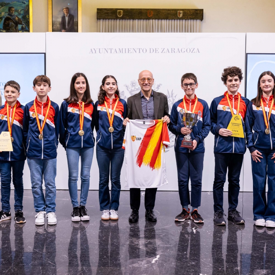 El Ayuntamiento recibe a los patinadores del club Zlalom, campeones de España sub14