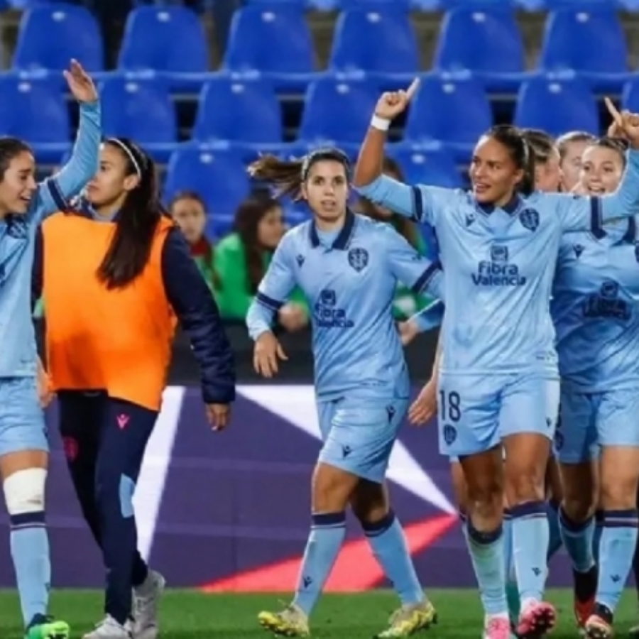 El Levante reconoce negociaciones para vender la sección de fútbol femenino