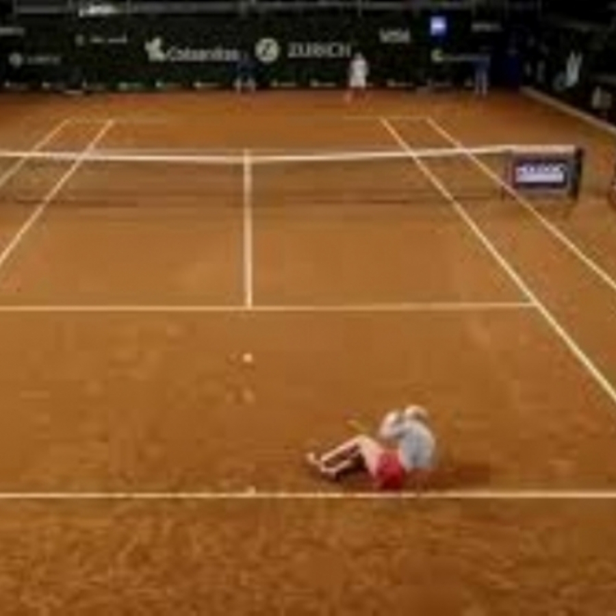 Francesca Jones, la tenista de ocho dedos que sale en silla de ruedas de Bogotá tras desplomarse