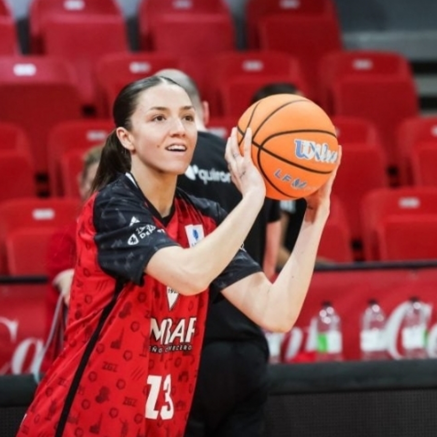 Helena Pueyo: “Tengo que hablar todo, pero estoy súper bien aquí”