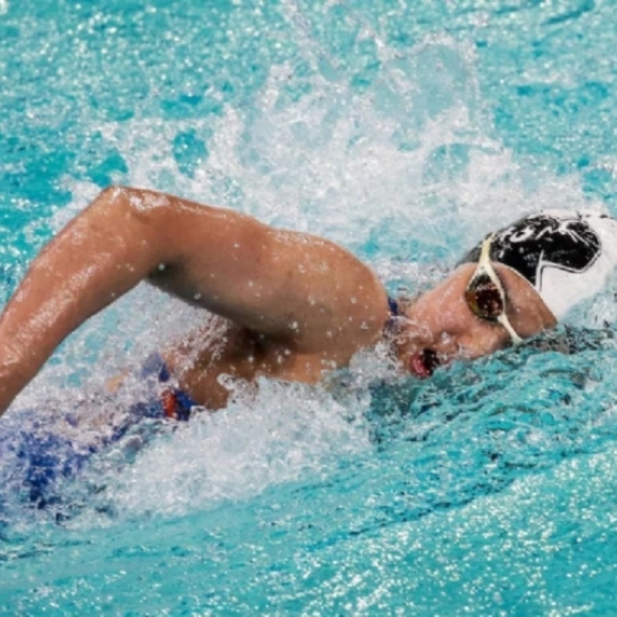 Así es Yu Zidi, la estudiante de Primaria que nada ya a ritmo de oros mundiales