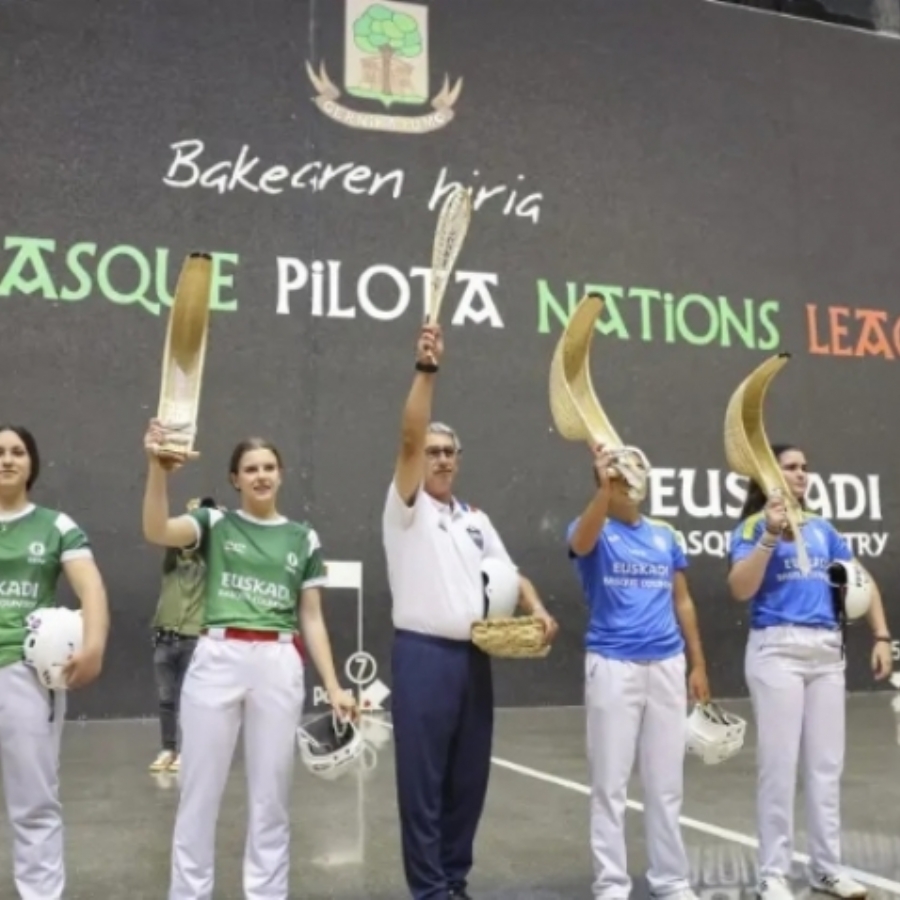 España derrota a Euskadi en un histórico partido de pelota vasca