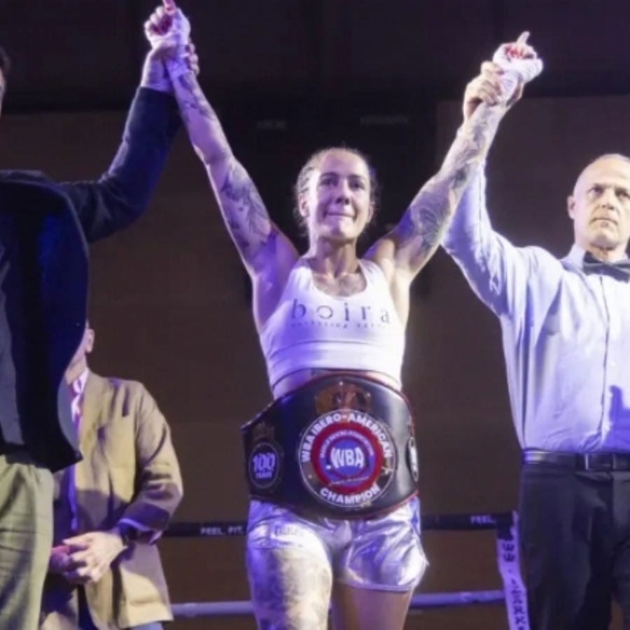 La zaragozana Cristina Navarro logra por la vía rápida el cinturón iberoamericano de boxeo
