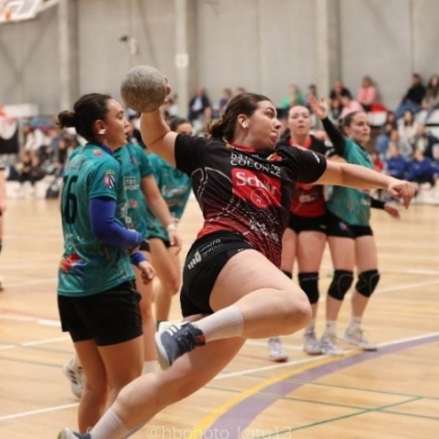 María Torres seguirá liderando al Schär Colores Zaragoza en su salto a División de Honor Oro