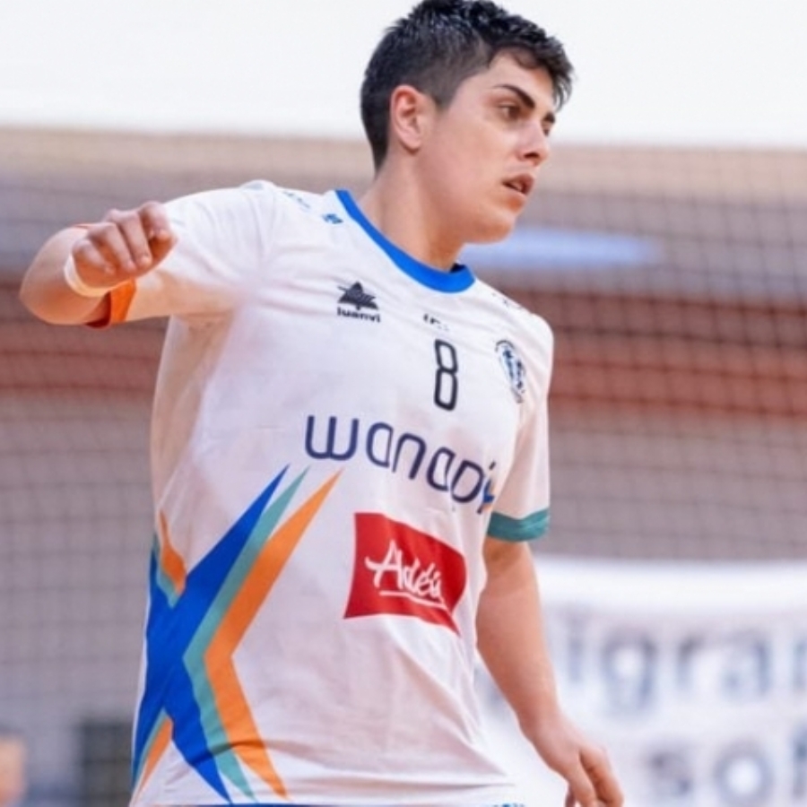 Rebe renueva con Wanapix Aldelís tras una gran primera temporada con 12 goles y se consolida como pieza clave para el curso 2025/26