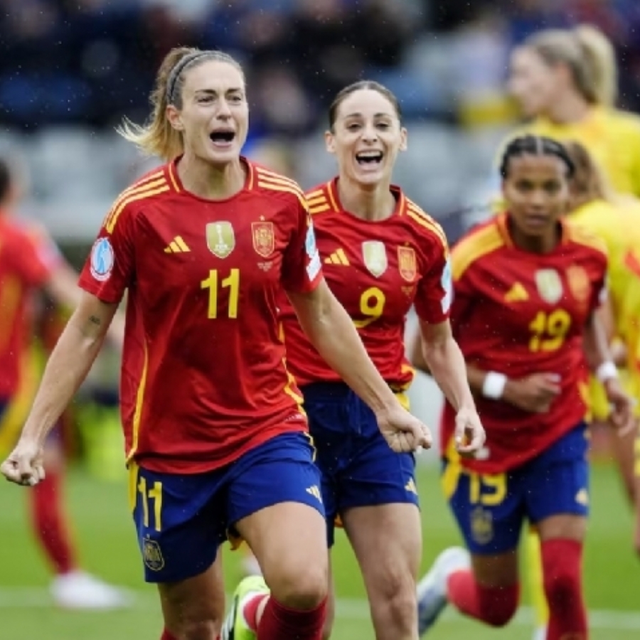 Una España desatada vuela ante Bélgica