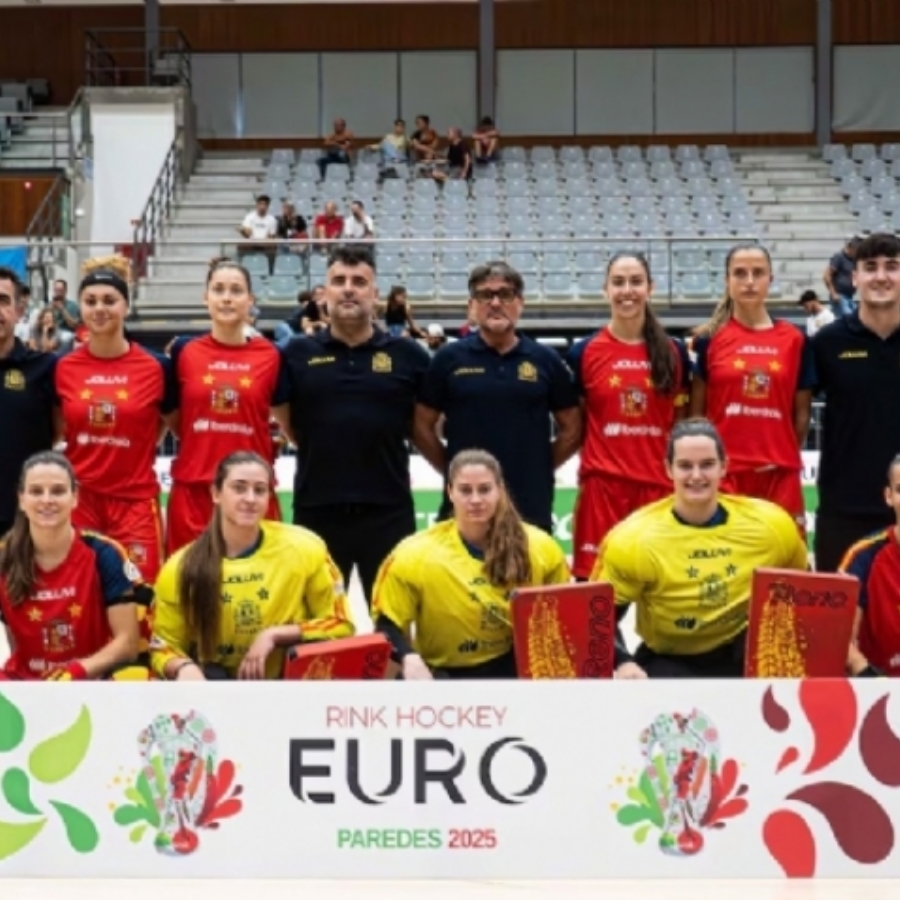 España arrasa a Francia en su debut