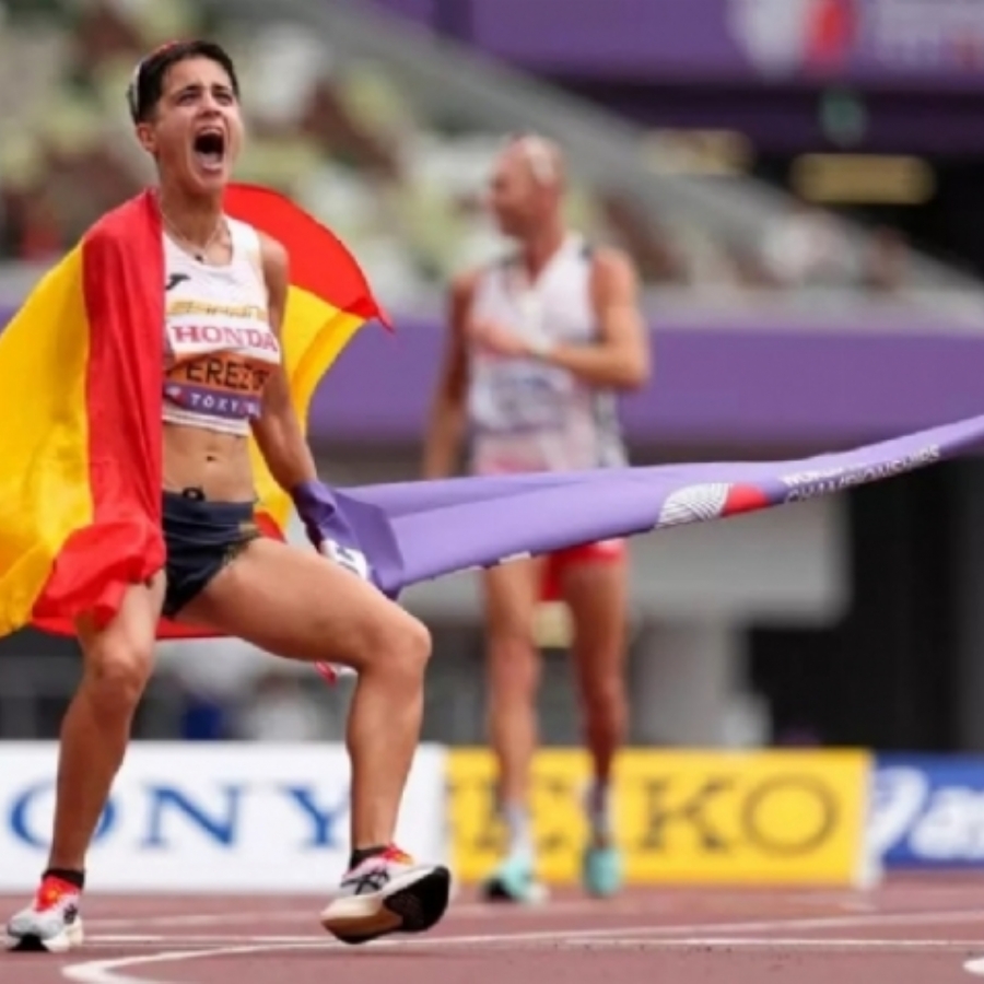 María Pérez agranda su leyenda con una exhibición para la historia