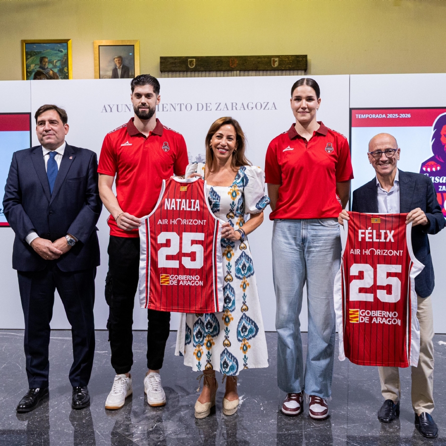 El Ayuntamiento de Zaragoza recibe a los equipos del Casademont