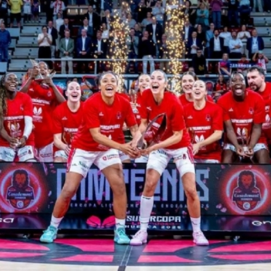 La copa se queda en Aragón: Casademont Zaragoza firma un partido estelar y se alza con la Supercopa (68-79)