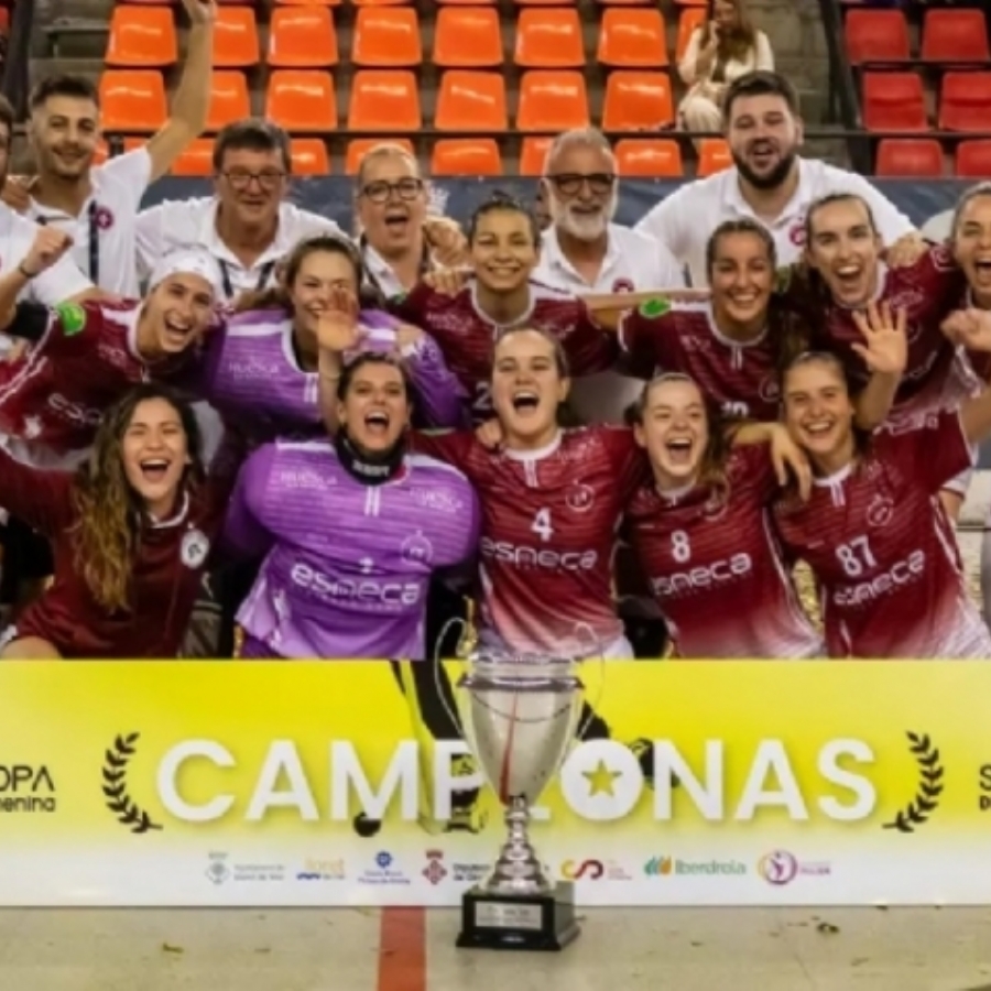 HOCKEY PATINES  El Esneca Fraga doblega al Palau y conquista su primera Supercopa de España (3-0)