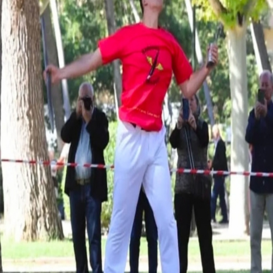 Rebeca Aguarón y Gabriel Pardos ganan el campeonato de Aragón de tiro de barra en las fiestas del Pilar Rebeca Aguarón y Gabriel Pardos ganan el campeonato de Aragón de tiro de barra en las fiestas del Pilar