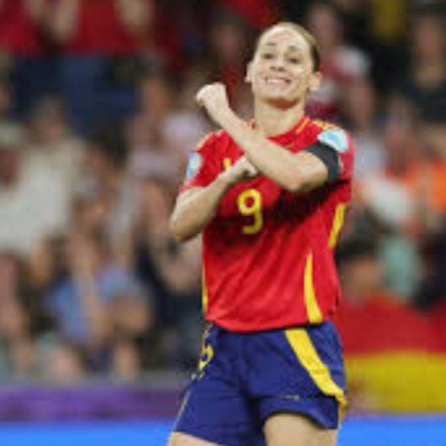 Esther González causa baja en la selección y Alba Redondo la sustituye