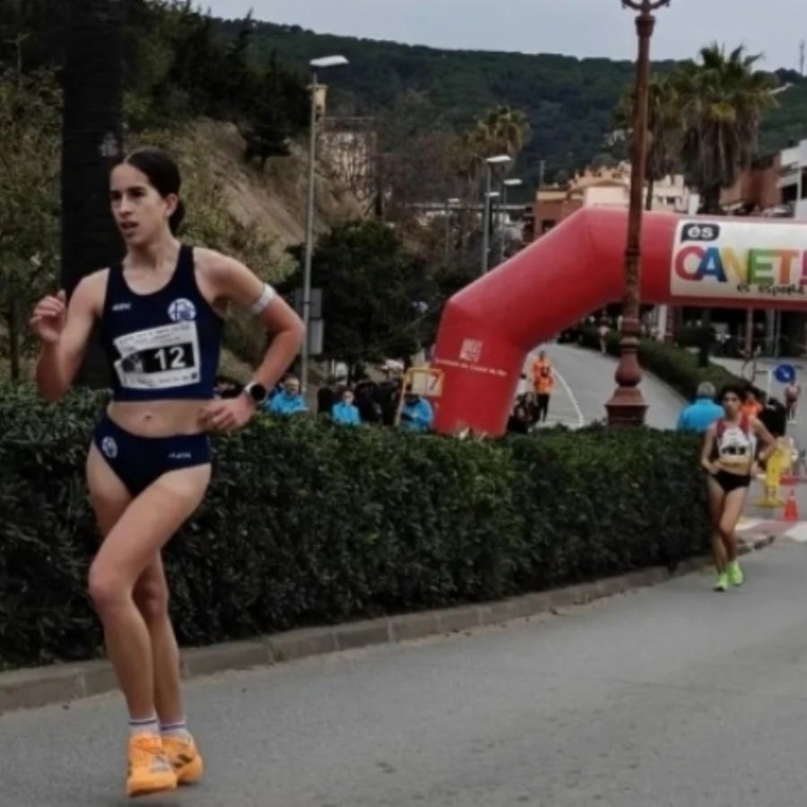 La atleta barbastrense Clara Lacoma bate el récord de Aragón sub 18 de 10 km marcha en ruta