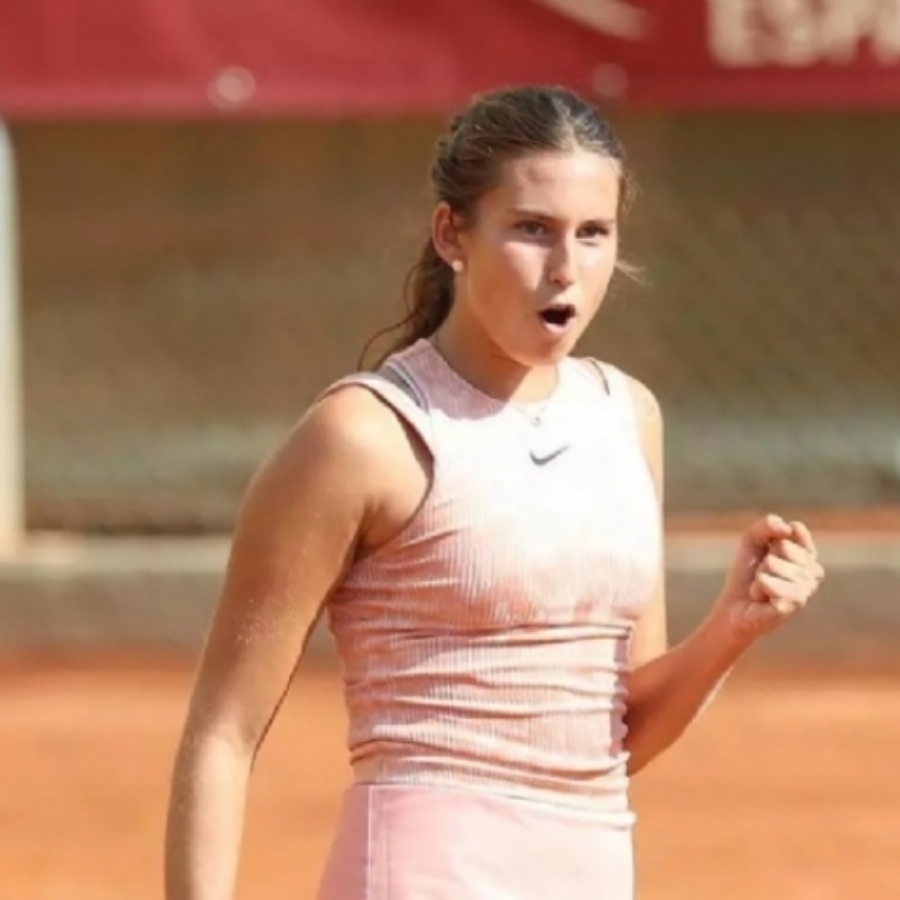 Celia Ansón, la raqueta venía de serie: 