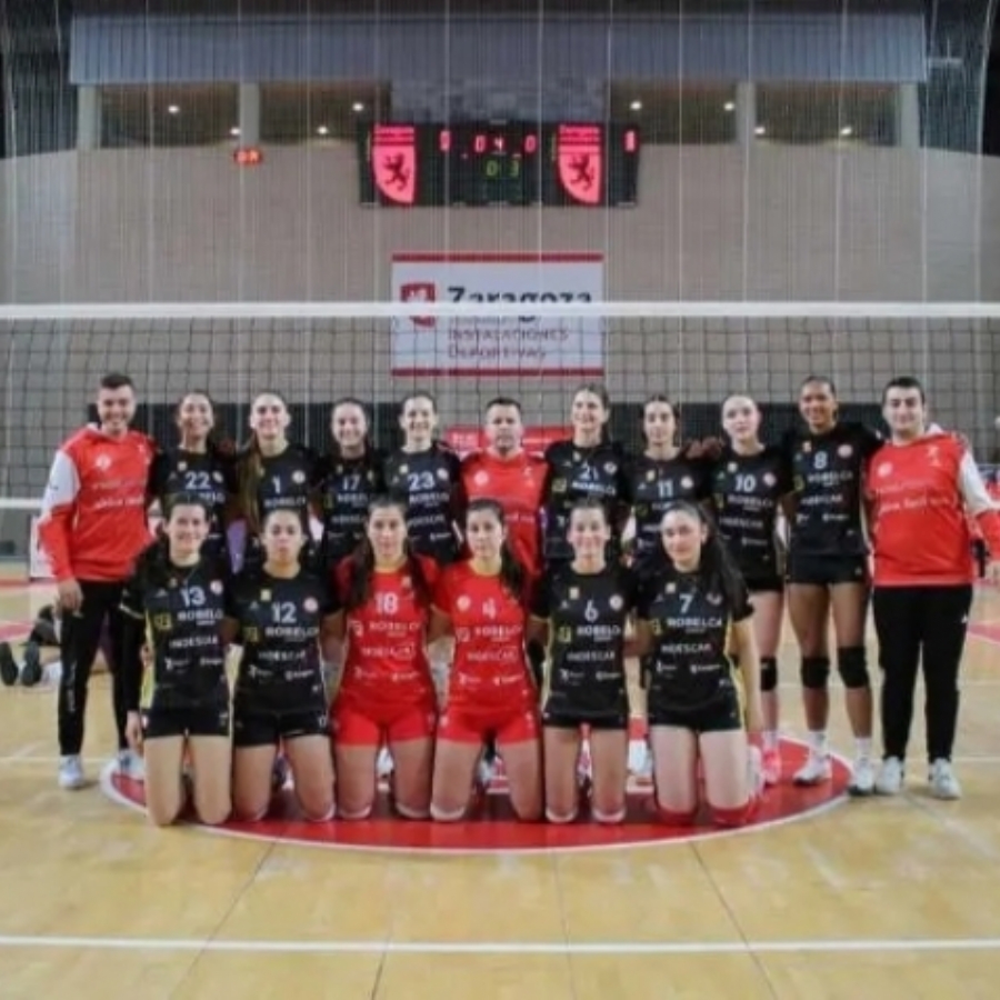 La Central se llena de historia en el Día del Club del Club Voleibol Zaragoza