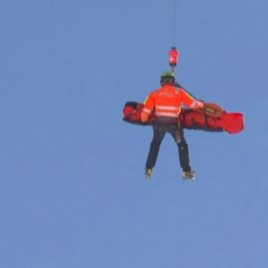 Susto en los Juegos Olímpicos: la esquiadora Lindsey Vonn es evacuada en helicóptero tras sufrir una aparatosa caída