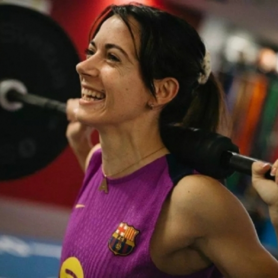 Aitana Bonmatí ya pisa el césped de la Ciutat Esportiva