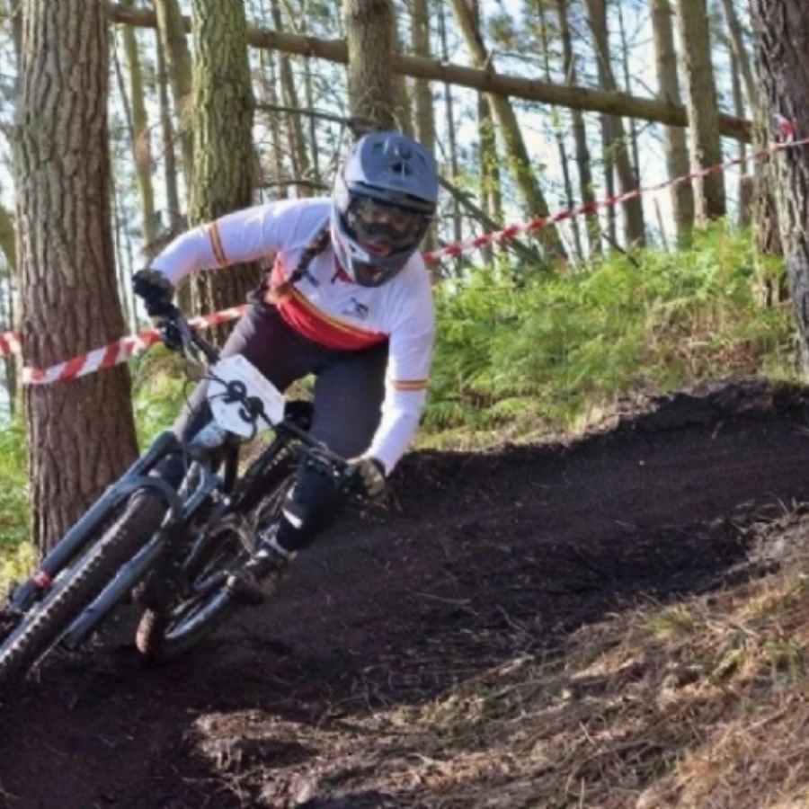 La ciclista aragonesa que se desafía todos los límites: 