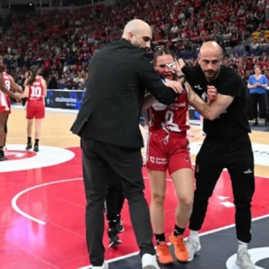 Carla Leite abandona el partido Landes-Casademont Zaragoza tras recibir un brutal codazo en la cara