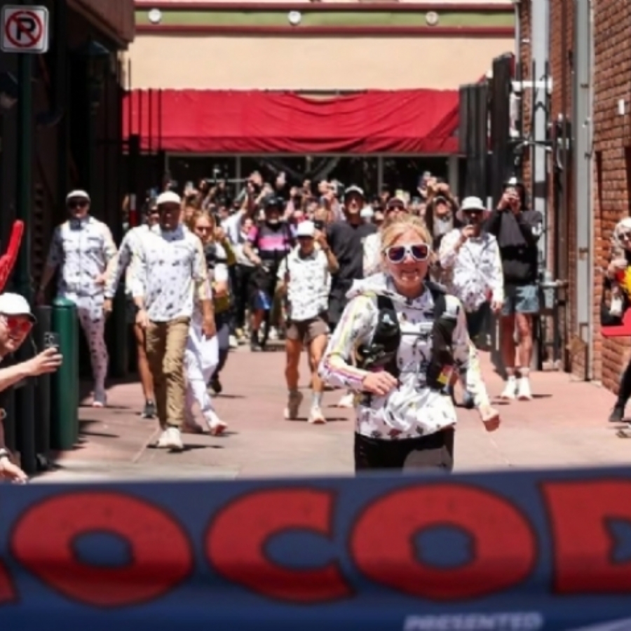 Rachel Entrekin doblega a mujeres y hombres en las 250 millas de Cocodona, uno de los ultramaratones más exigentes del mundo