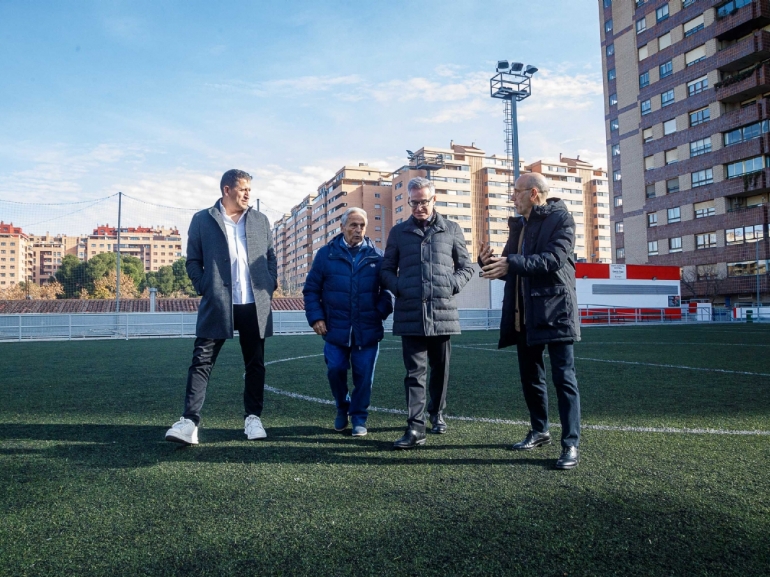 El Ayuntamiento acuerda con la dirección del CF Hernán Cortés el traslado a Distrito Sur de las instalaciones del CMF García Traid