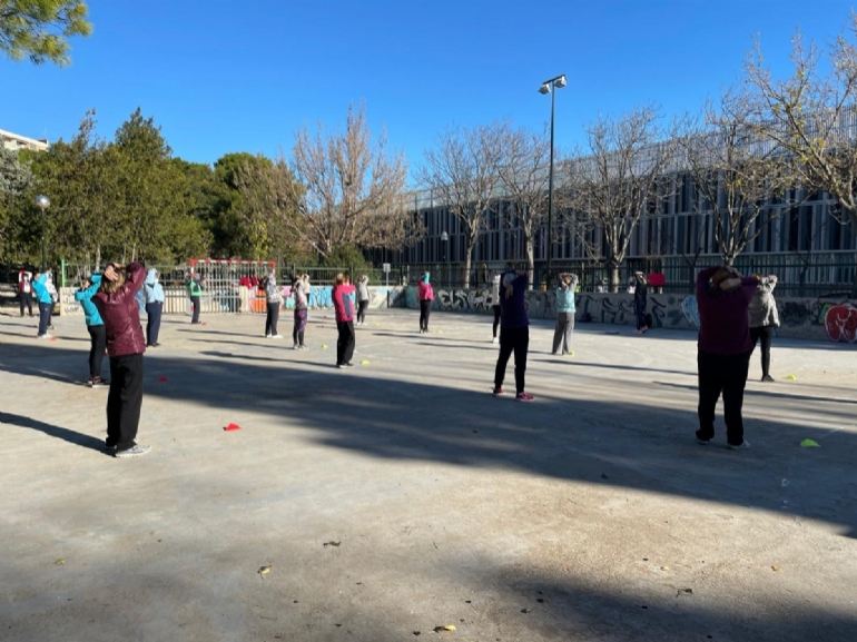 Actividad Física al Aire Libre, para adultos y seniors Actividad Física al Aire Libre, para adultos y seniors