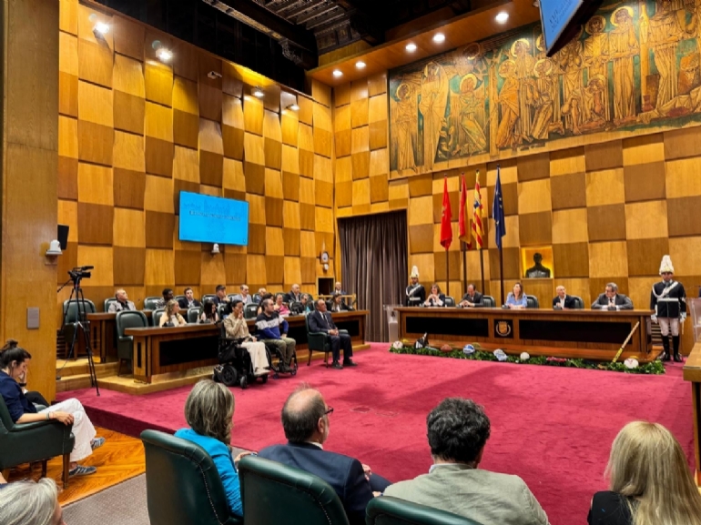 La alcaldesa Natalia Chueca entrega al CN Helios la Medalla al Mérito Deportivo Ciudad de Zaragoza La alcaldesa Natalia Chueca entrega al CN Helios la Medalla al Mérito Deportivo Ciudad de Zaragoza