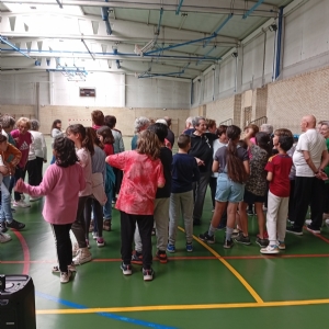 Jornada Intergeneracional entre usuarios/as del programa «Actividad Física para adultos y mayores de 67 años» y niños de educación primaria