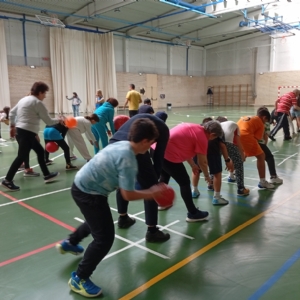 Jornada Intergeneracional entre usuarios/as del programa «Actividad Física para adultos y mayores de 67 años» y niños de educación primaria