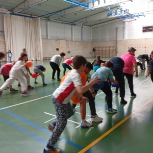 Jornada Intergeneracional entre usuarios/as del programa «Actividad Física para adultos y mayores de 67 años» y niños de educación primaria