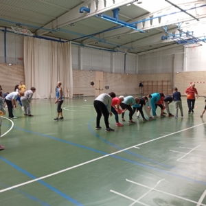 Jornada Intergeneracional entre usuarios/as del programa «Actividad Física para adultos y mayores de 67 años» y niños de educación primaria