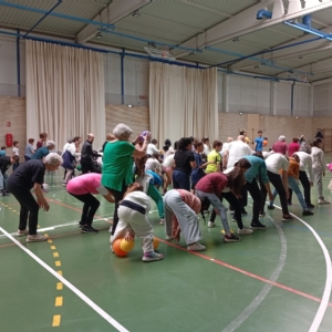 Jornada Intergeneracional entre usuarios/as del programa «Actividad Física para adultos y mayores de 67 años» y niños de educación primaria