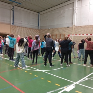 Jornada Intergeneracional entre usuarios/as del programa «Actividad Física para adultos y mayores de 67 años» y niños de educación primaria